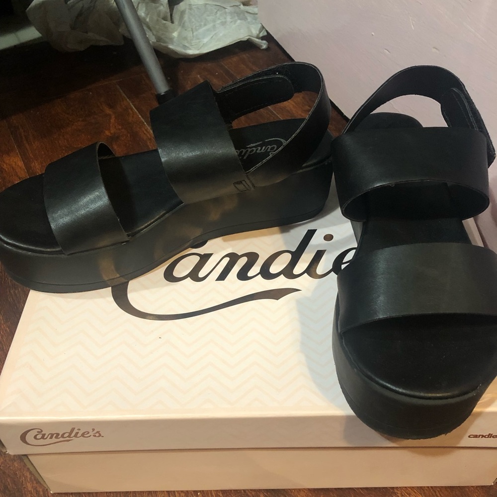 Candie’s black platform sandals